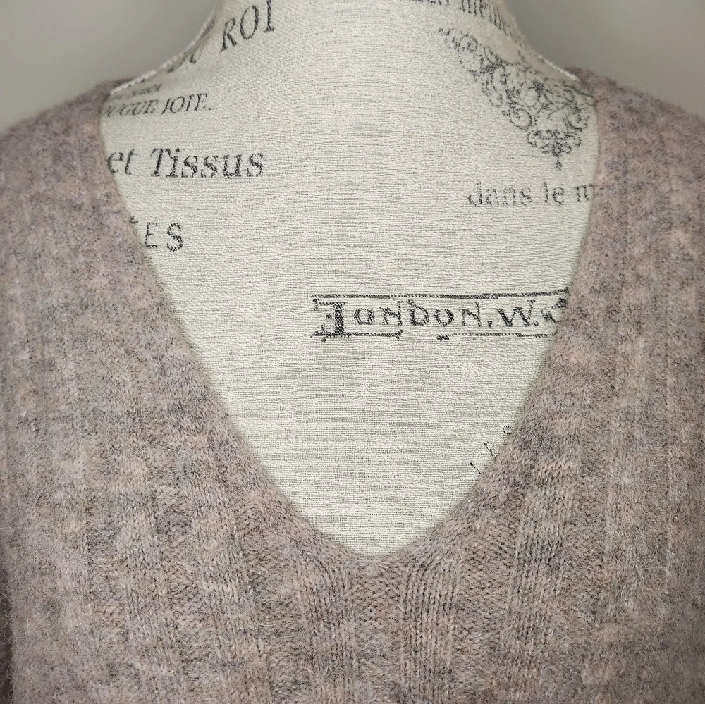 Wilfred Aritzia Wool Knit Sweater - Picture 5 of 9